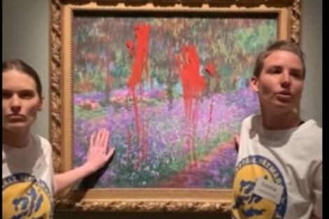 Activistas ambientales mancharon con pintura y pegamento un cuadro de Monet 