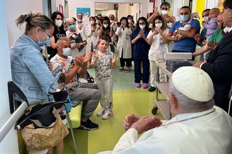 El papa Francisco saldrá del hospital Gemelli de Roma este viernes