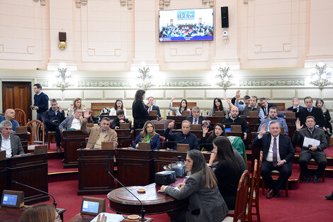 Sólo dos diputados votaron en contra de suspender al fiscal.