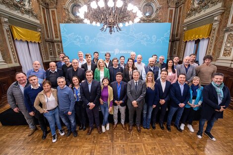 Intendentes del oficialismo reunidos con el gabinete provincial el pasado 8 de junio. 