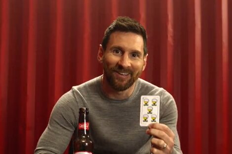 Lionel Messi celebró los 6 meses del título en Qatar 2022 con su famosa carta del “5 de Copas” 