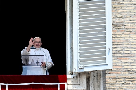 El papa Francisco retomó su agenda y celebró el Angelus ante miles de fieles