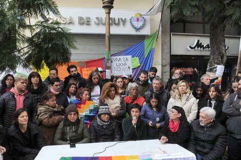 Una de las conferencias de prensa en el marco de las protesas ante la casa de Jujuy en Buenos Aires. 