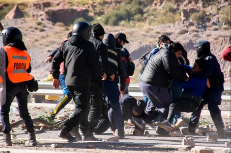 Jujuy: la policia reprime la manifestación por la reforma constitucional