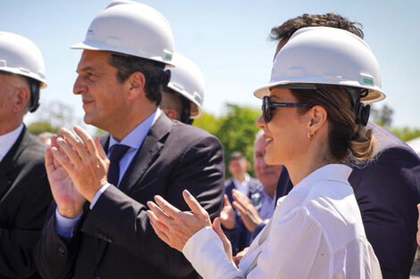 Sergio Massa, junto a la secretaria de energía, Flavia Royon, celebraron en Tratayén el inicio de la carga.