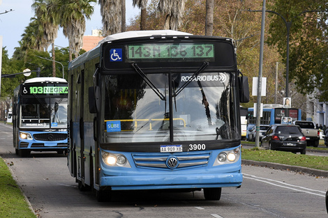 Tras 24 horas sin servicio, el transporte urbano se restableció.