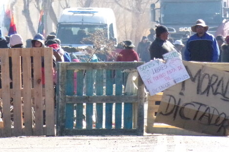 "Vienen por la tierra y el agua"