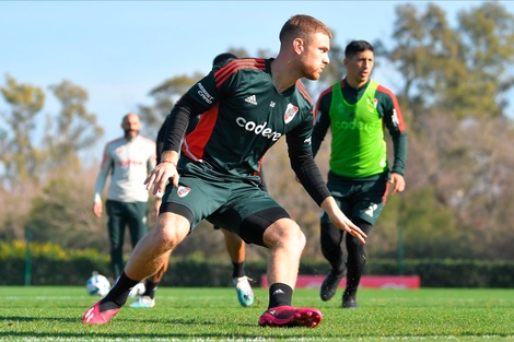 Beltrán trabaja con sus compañeros en el River Camp (Fuente: Prensa RIver Plate)