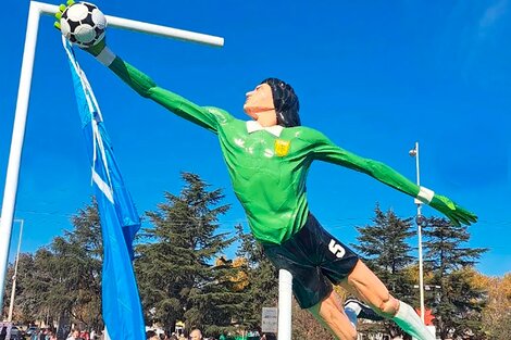 El Pato Fillol, homenajeado con una estatua en y a la altura