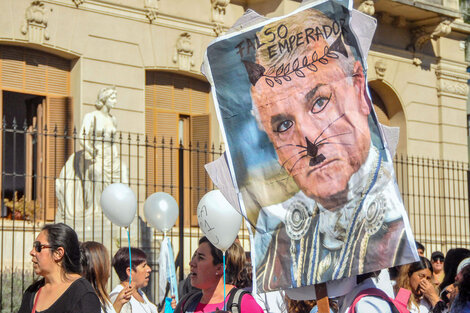 "Todos juntos de la mano del maestro", cantaban los docentes en las calles de San Salvador de Jujuy.