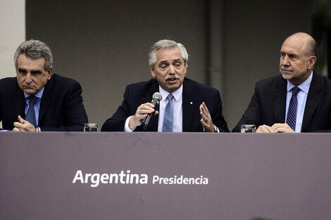 El ministro Rossi, el presidente Fernández y el gobernador Perotti.