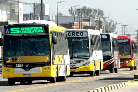 Paro de colectivos por falta de los sueldos acordados en las paritarias. 