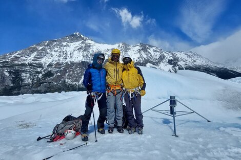 Parte del equipo de trabajo durante una de las expediciones en el glaciar.