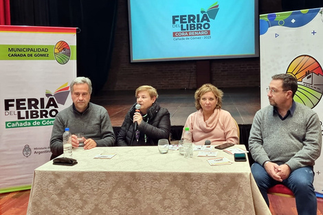 La intendenta Stella Clérici junto a sus colaboradores.