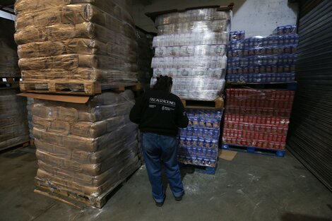 Acopio de aceite en un supermercado mayorista