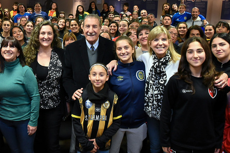 Rodenas, Giammaria (presidente de la ARF) y jugadoras.