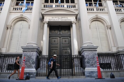 El Banco Central y Economía mantienen bajo control los dólares financieros