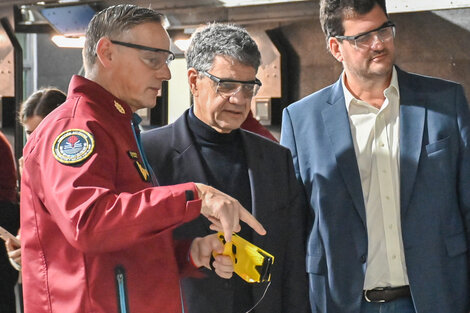 El candidato a jefe de Gobierno participó de una capacitación sobre el uso de pistolas Taser.