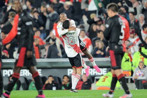 River volvió al triunfo ante Colón y se encamina al título