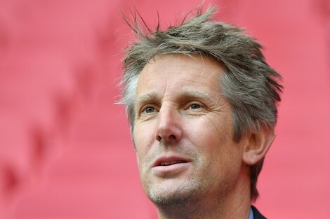 Van der Sar está internado en cuidados intensivos tras una hemorragia cerebral.