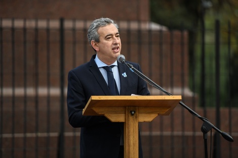 Javkin habló al pie del monumento a Manuel Belgrano.