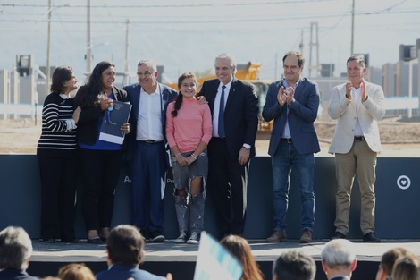 Catamarca: Fernández, Maggiotti y Jalil entregaron 90 viviendas en Valle Chico
