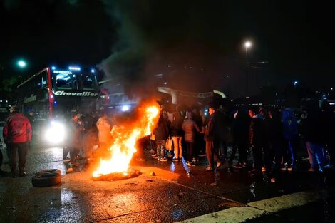 Manifestantes bloquean la terminal de Retiro en reclamo por la desaparición de una menor de 14 años