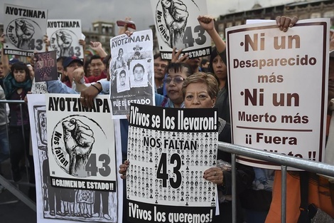 Detienen a exmilitar por la desaparición de los 43 estudiantes de Ayotzinapa