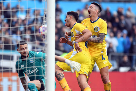 Veliz grita el gol del empate en el primer tiempo. (Fuente: Prensa CARC)