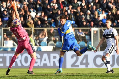 Liga Profesional: Boca ganó en La Plata con más goles que fútbol 