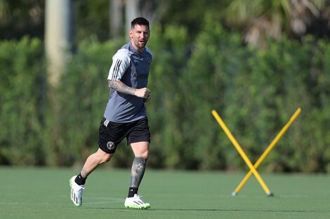 Messi ya entrena con sus nuevos compañeros de equipo.