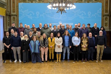 La foto de Kicillof y los gremios tras las paritarias estatales bonaerenses