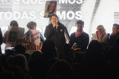 Reclamo de justicia por Cecilia frente a la Casa del Chaco en Buenos Aires