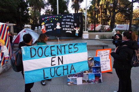 Docentes de Salta no abandonan sus reclamos