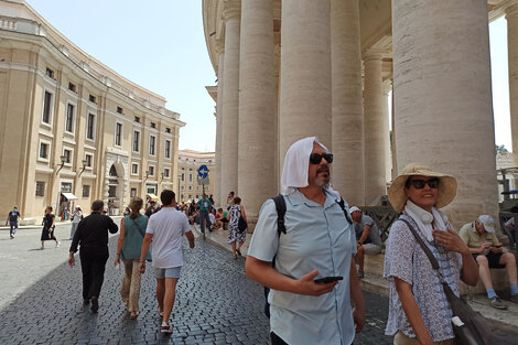 En El Vaticano hace un calor del infierno.