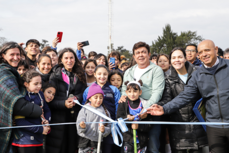 Fernando Espinoza, junto a Las Leonas, inauguró la cancha municipal de hockey de La Matanza