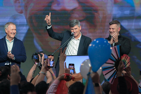 El intendente electo de Córdoba capital, Daniel Passerini, junto a Juan Schiaretti y Martín Llaryora. 