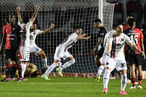 Tigre se recuperó con el triunfo ante un Colón en crisis y cerca del descenso  