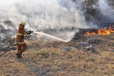 Córdoba: sigue activo el incendio en el cerro Uritorco