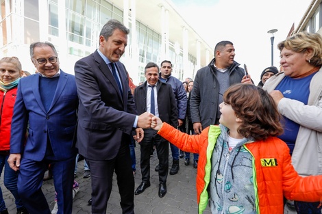 Sergio Massa recorrió obras de la estación Ituzaingó del ferrocarril Sarmiento.