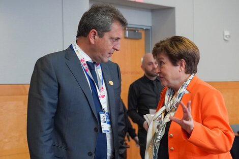 El ministro de Economía, Sergio Massa, junto a la titular del FMI, Kristalina Georgieva.