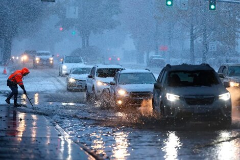 Tormentas dejan a unas 200.000 personas sin electricidad en la capital de EE.UU. 