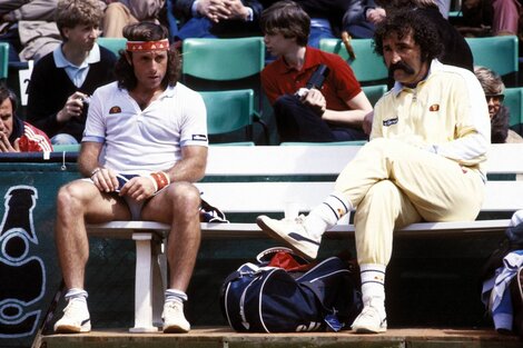 Guillermo Vilas junto a Ion Tiriac, su entrenador y manager. (Fuente: Gentileza El Gráfico)