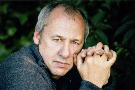 Mark Knopfler nació el 12 de agosto de 1949.