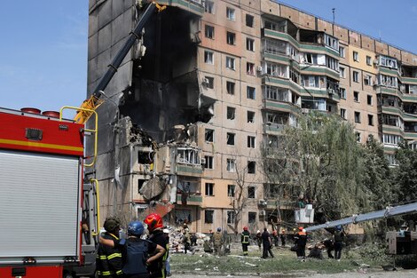 Un ataque ruso a edificio residencial mató a seis personas