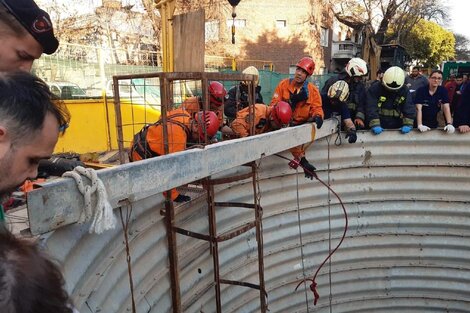 Villa Ortúzar: rescataron de un pozo a cuatro operarios que se intoxicaron con hidrocarburos