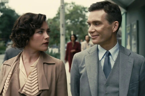 Florence Pugh encarna a Jean Tatlock, de tormentosa relación con Robert J. Oppenheimer (Cillian Murphy).