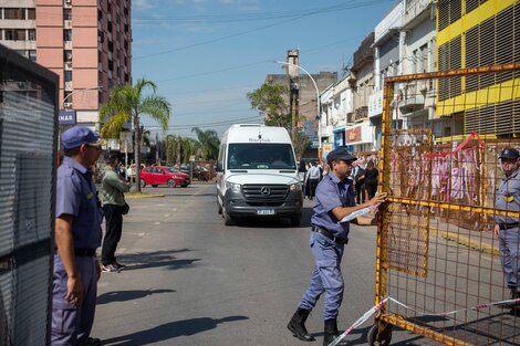 César Sena fue trasladado a tribunales para informarlo sobre nuevas pruebas.