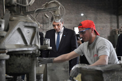 Sergio Massa, durante su visita a una fábrica en Córdoba.