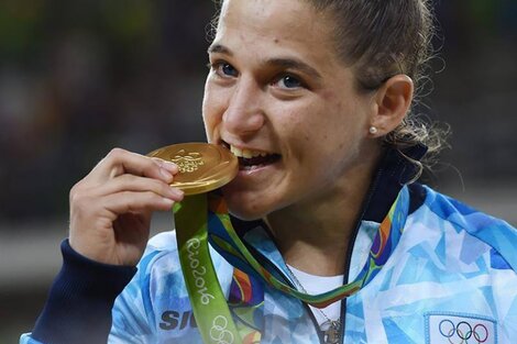 Paula Pareto, con su medalla de oro en los Juegos de Río 2016.